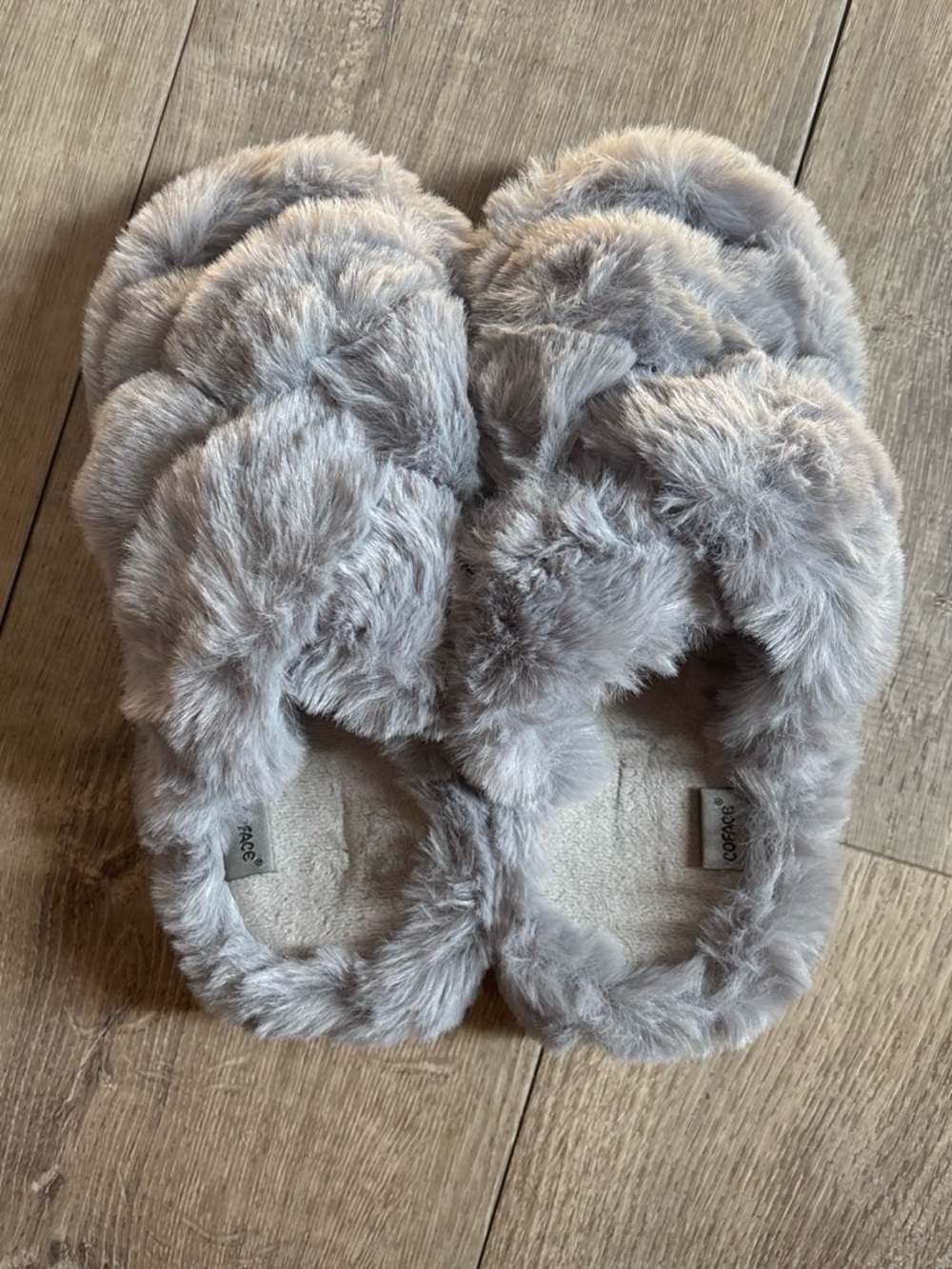 Cozy Plush Women's Slippers - Light Gray Faux Fur